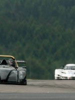 Wibo Rademaker in zijn Radical sportscar op de Nürburgring in Duitsland